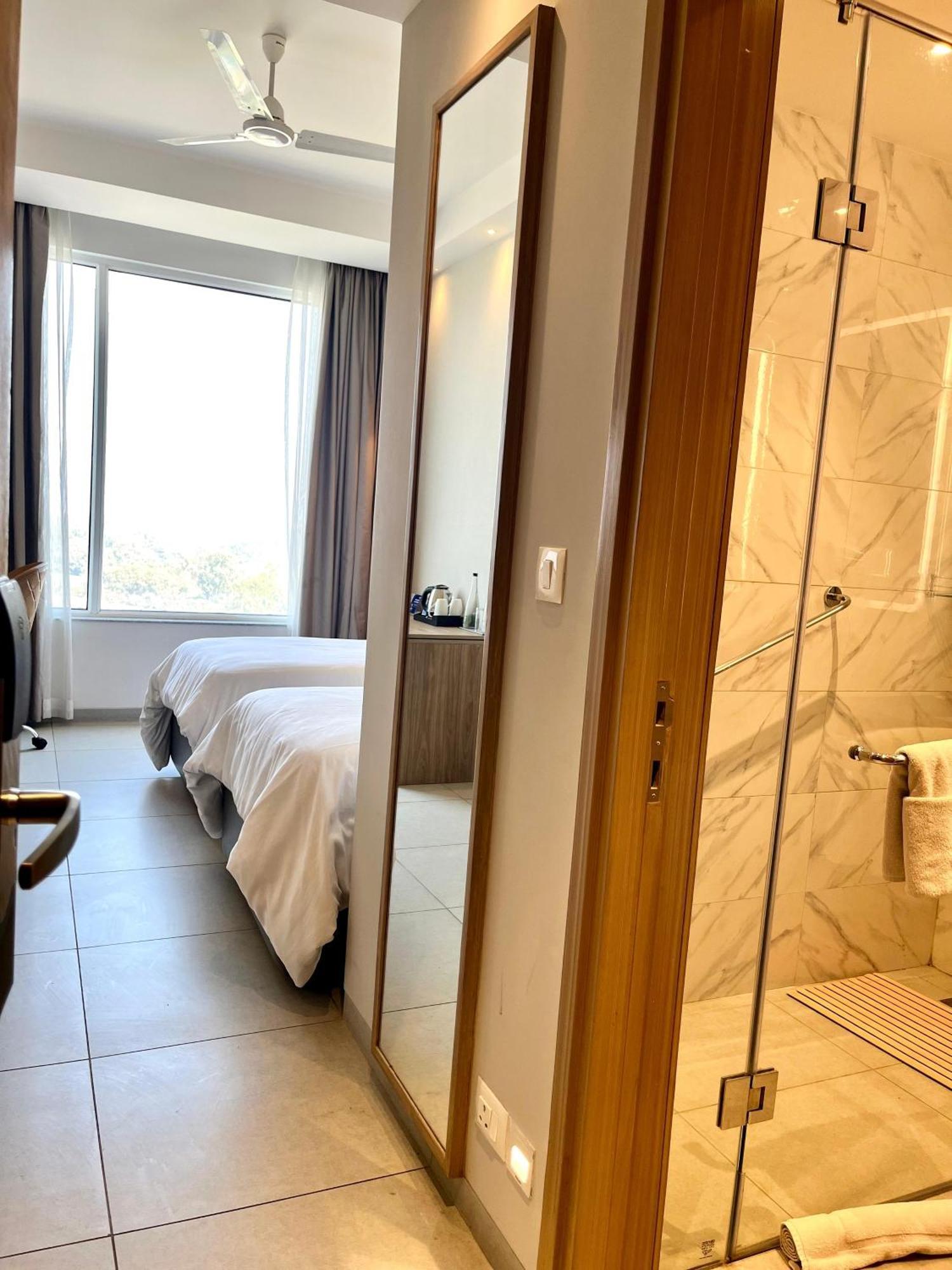 Hometel Alambagh Lucknow - A Sarovar Hotel Eksteriør bilde